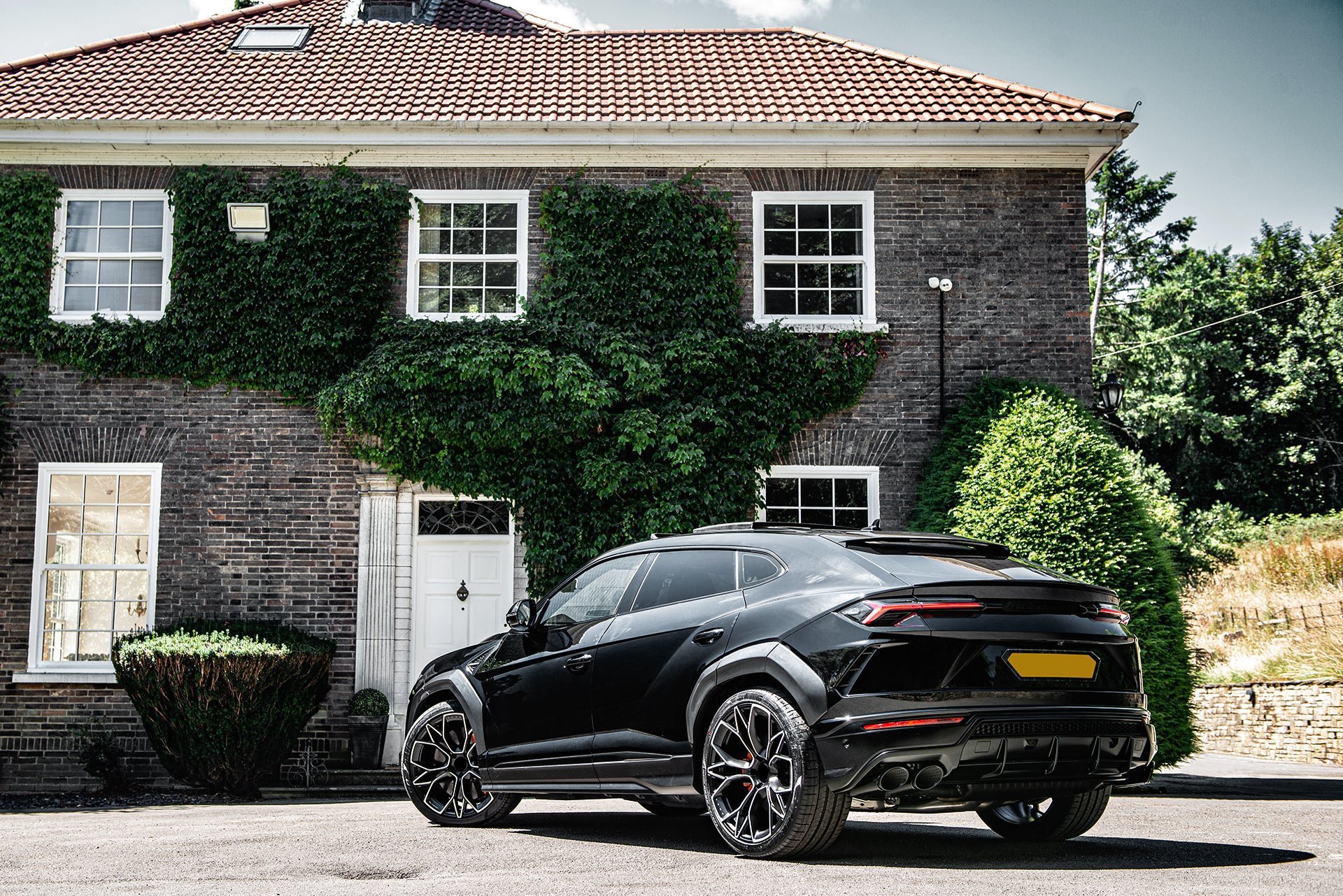 Lamborghini Urus mit Type 53 Felgen in 23 Zoll von Kahn Tuning