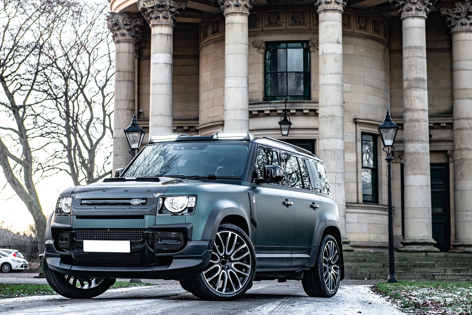 New Defender mit 10x23 Zoll Pace Car Felgen von Kahn